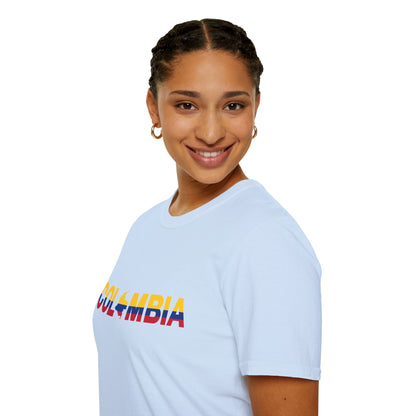 Camiseta com listras da bandeira da Colômbia
