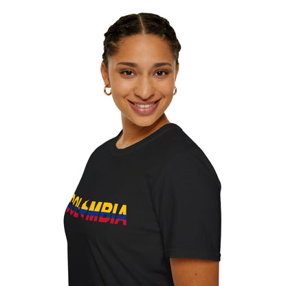 Camiseta com listras da bandeira da Colômbia