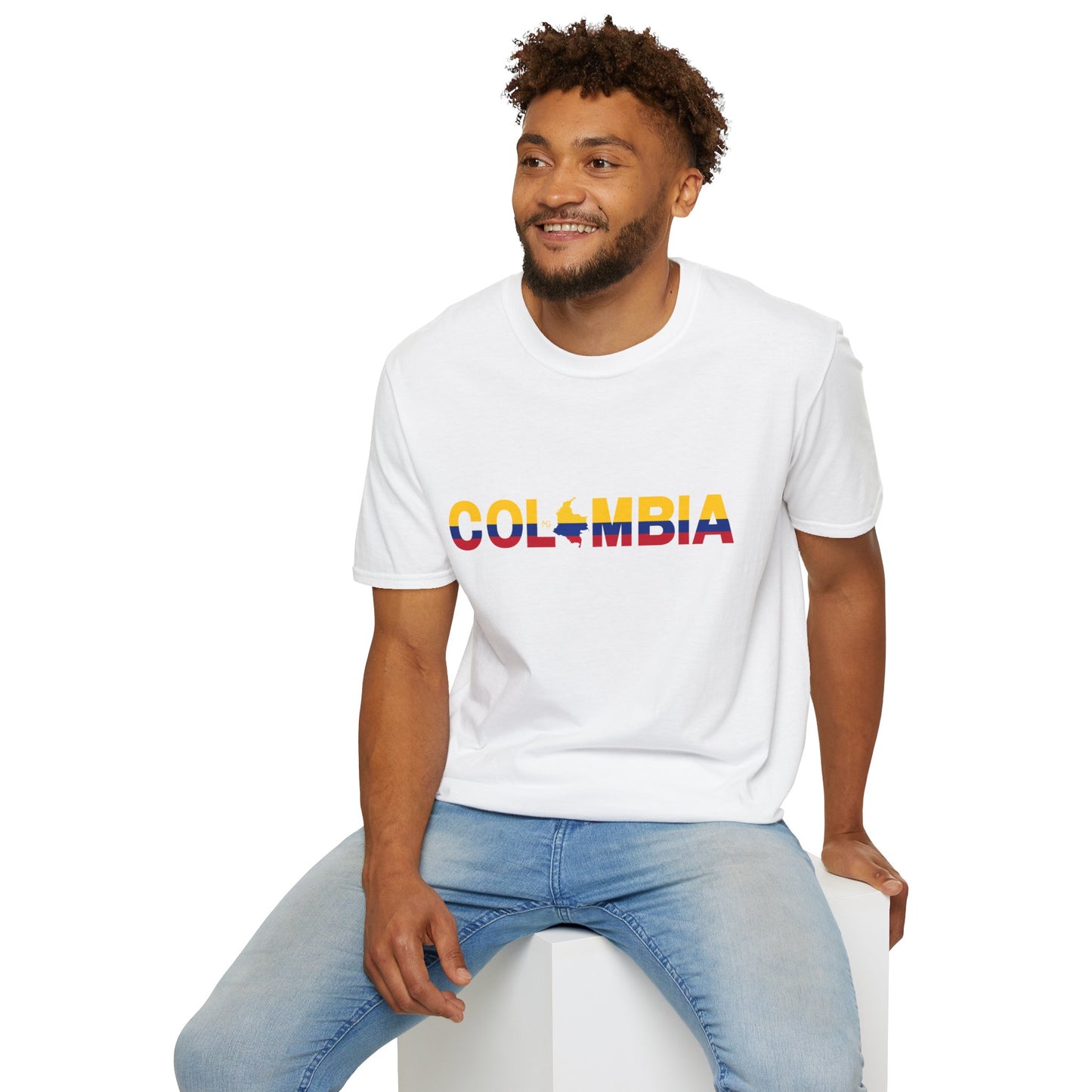 Camiseta com listras da bandeira da Colômbia